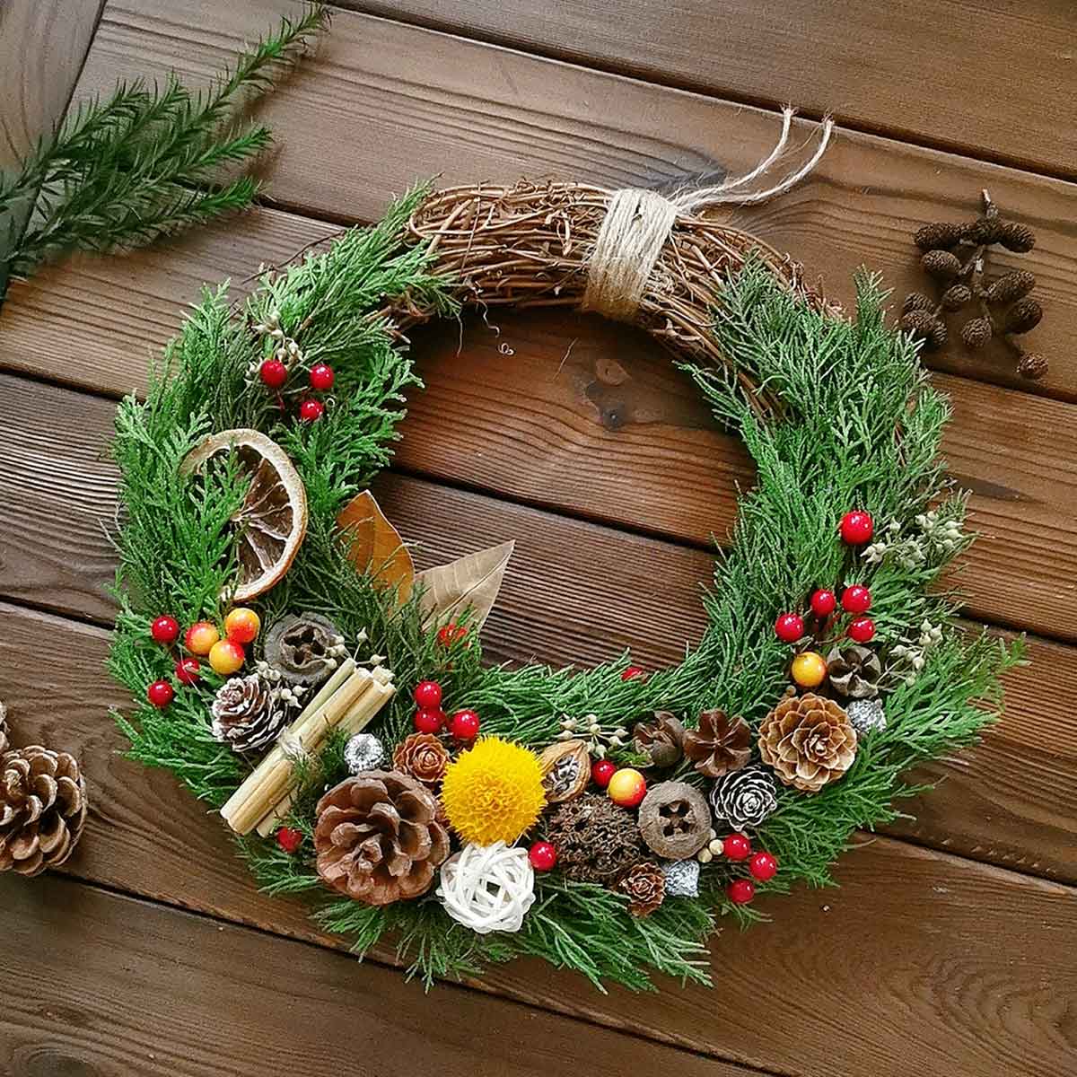25cm DIY Christmas Wreath Kit, Dried Flower Door Hanger Craft Set, Holiday Home Decor and Festive Gift enginediyshop