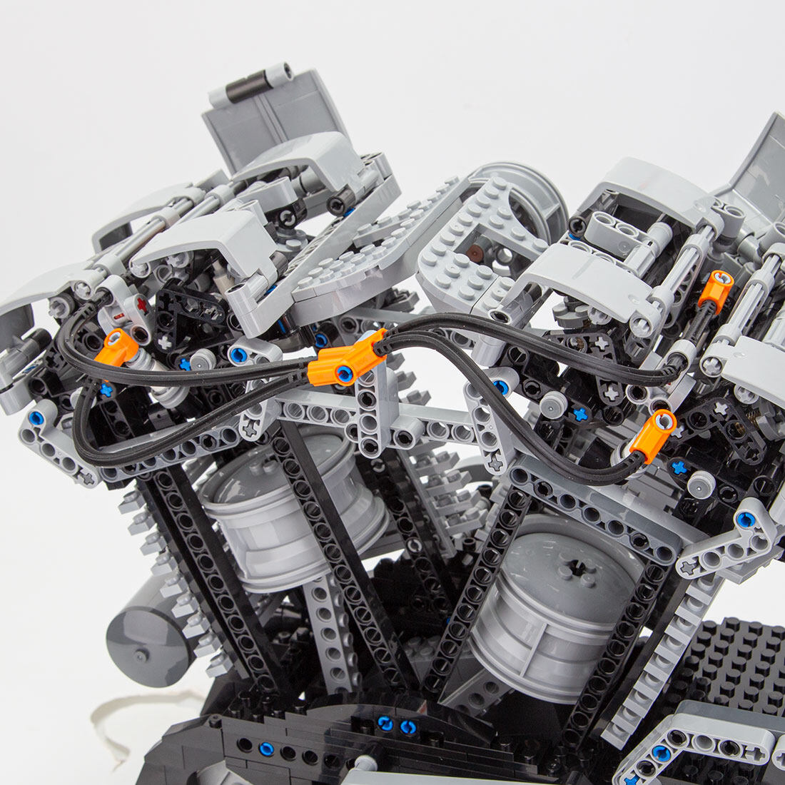 Milwaukee-Eight V-Twin OHV 8-Valve Four-Stroke Harley-Davidson MOC Mot ...